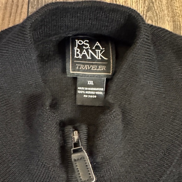 Jos. A. Bank Men's 100 percent Merino Black Traveler Half Zip-Up Sweater - Picture 2 of 2